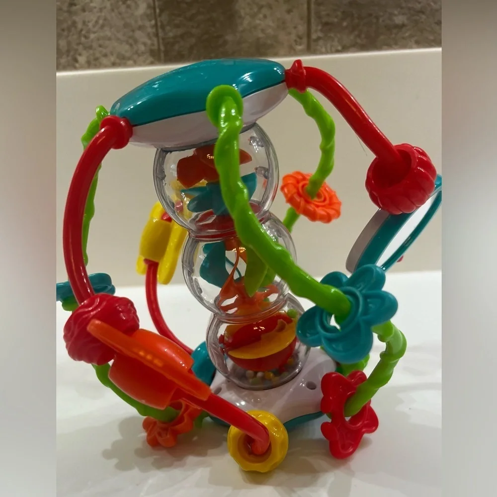 PLAY GO - LITTLE HANDS ACTIVITY BALL.  KEEPS YOUR CHILD’S HANDS BUSY. LIKE NEW